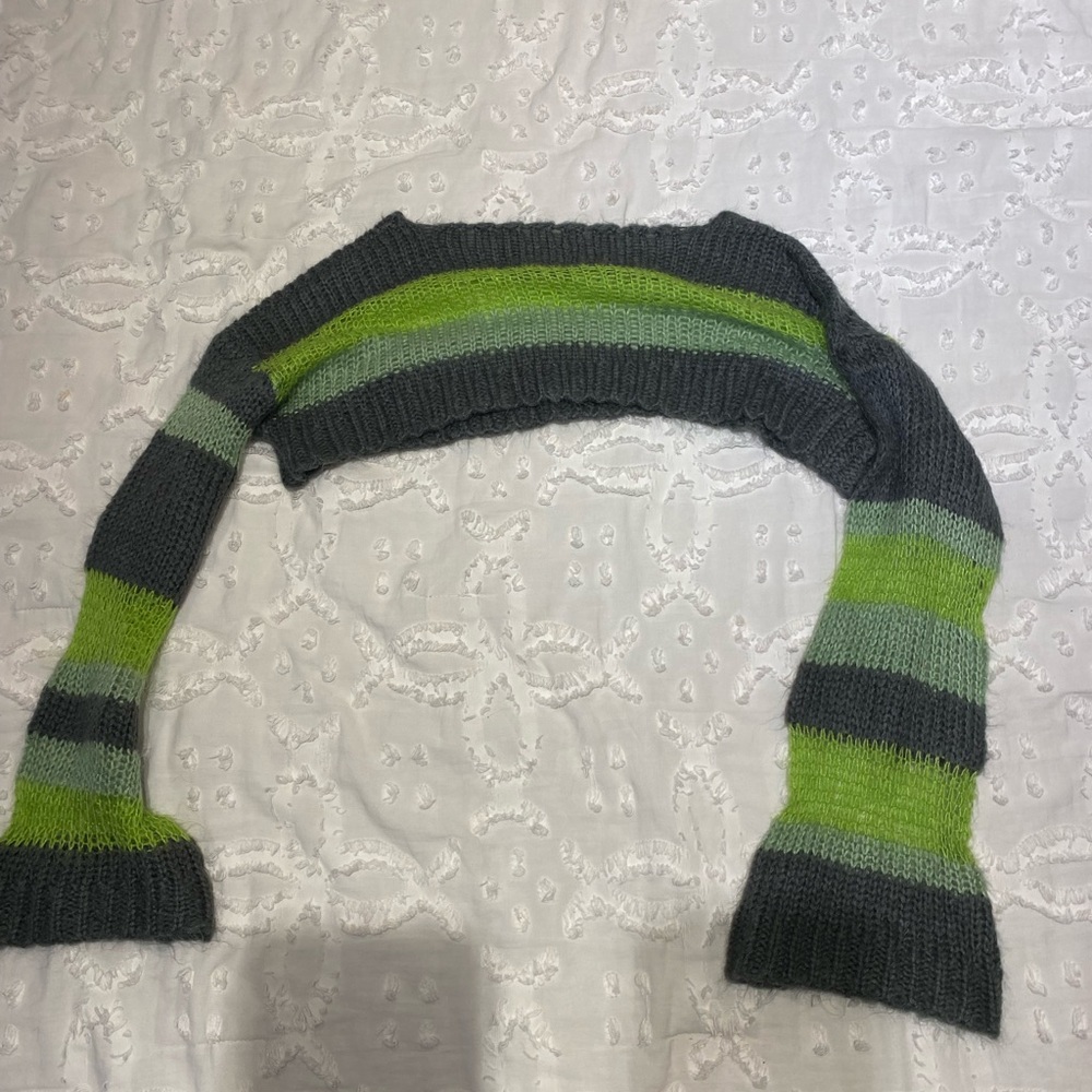 Tiny layering sweater size S
